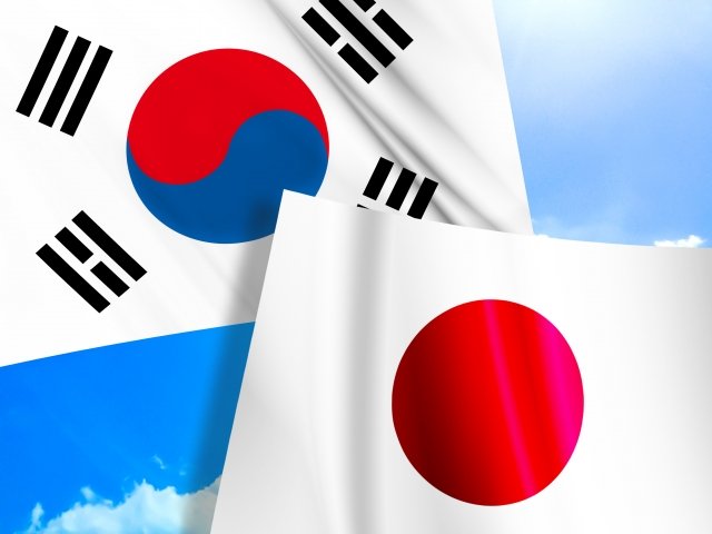 日本国旗と韓国国旗.jpg