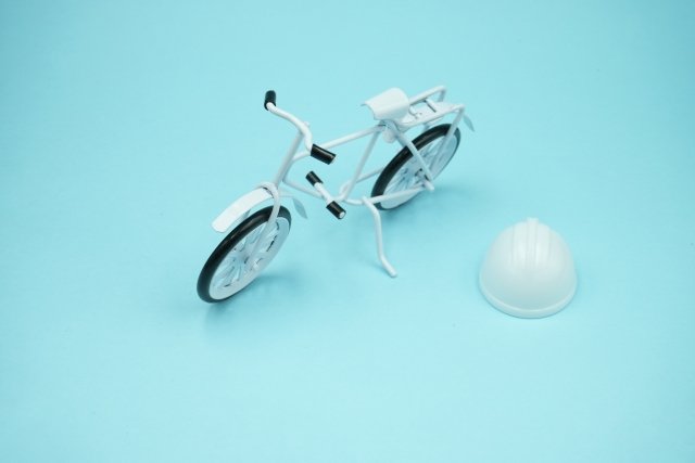 自転車とヘルメット.jpg