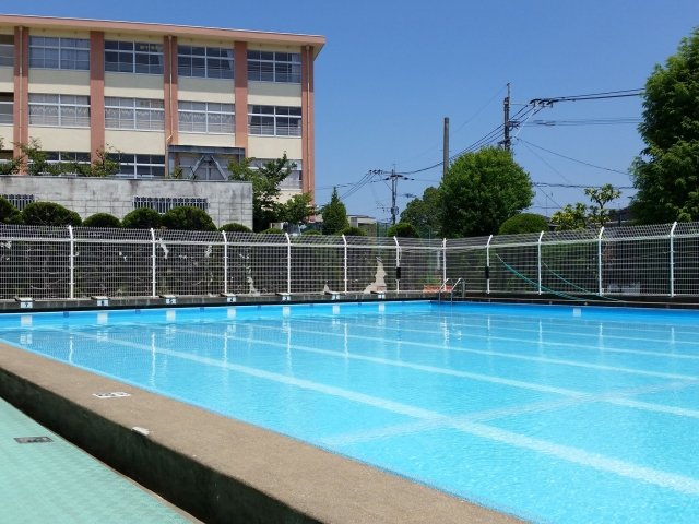 小学校のプール.jpg